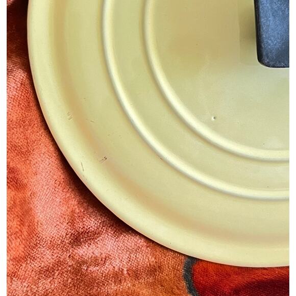 Vintage Le Creuset Elysees Pale Yellow 2.5 QT Dutch Oven LID ONLY Square Knob #C - Picture 5 of 10